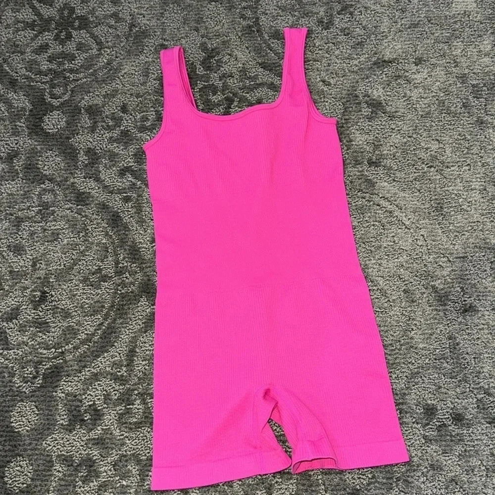 •Ribbed workout romper• - Picture 2 of 4